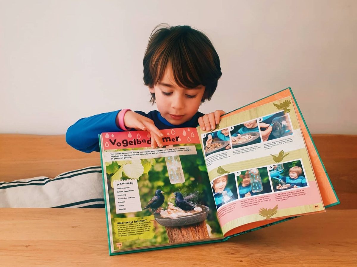 Het kinderboek tuinieren is leuk staat vol weetjes en knutseltips.