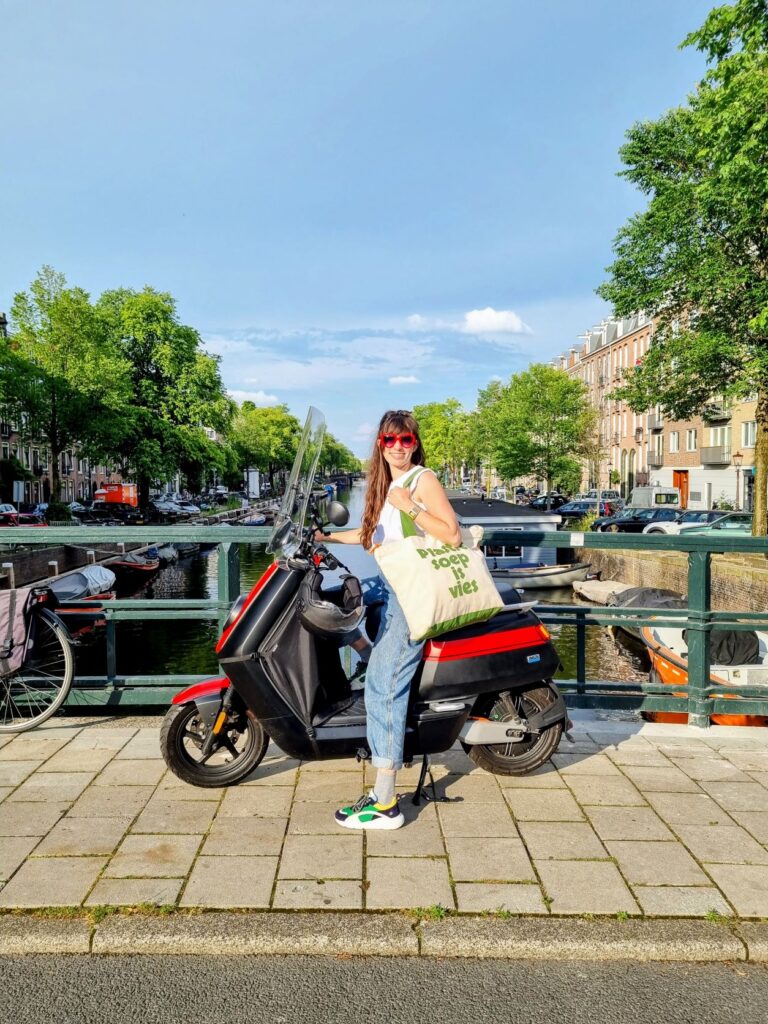 Elektrische scooter van NIU in Amsterdam