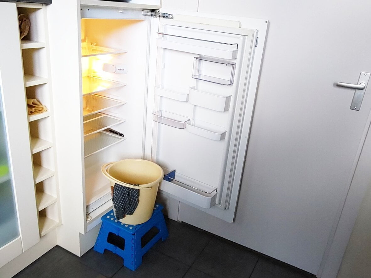 Milieuvriendelijk schoonmaken: een schone en frisse koelkast in enkele stappen.